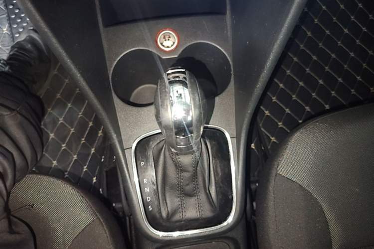 Used Volkswagen Polo 2016 1.6L Automatic Comfort Model Gear Lever