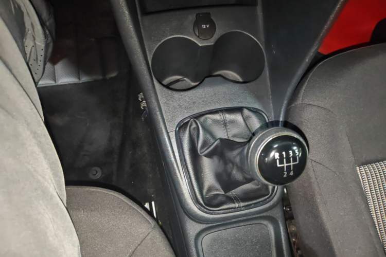 Used Volkswagen Polo 2016 1.4L Manual Fashion Model Gear Lever