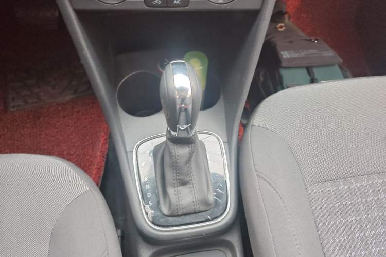 Used Volkswagen Polo 2016 1.6L Automatic Comfort Model Gear Lever