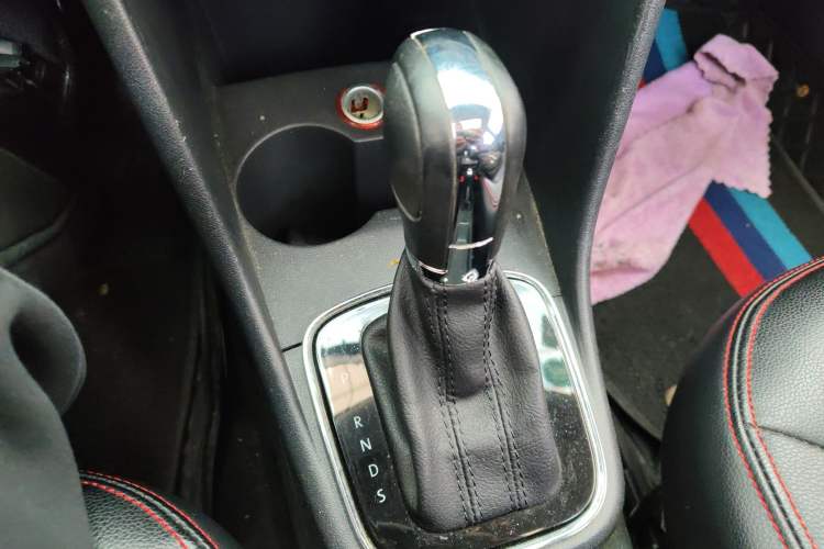 Used Volkswagen Polo 2016 1.6L Automatic Comfort Model Gear Lever