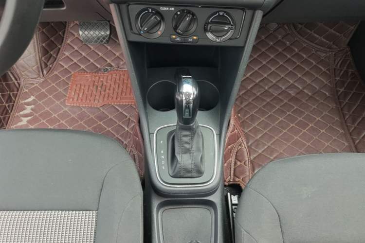 Used Volkswagen Polo 2016 1.4L Automatic Trendy Model Gear Lever