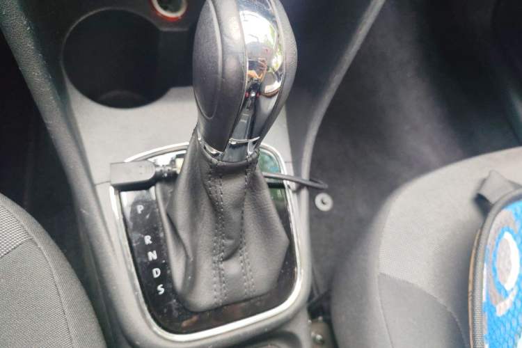 Used Volkswagen Polo 2016 1.6L Automatic Comfort Model Gear Lever