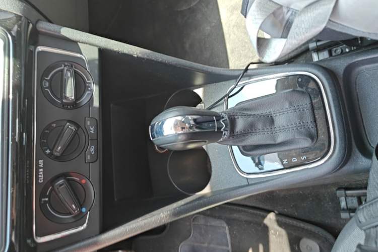 Used Volkswagen Polo 2016 1.6L Automatic Comfort Model Gear Lever