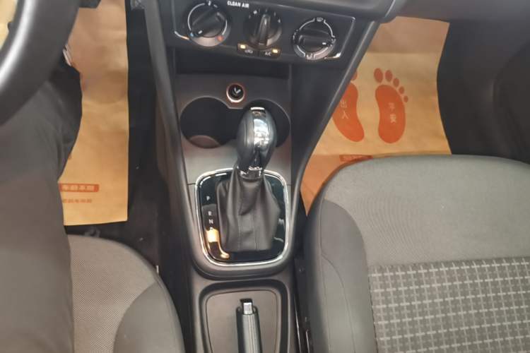Used Volkswagen Polo 2016 1.6L Automatic Comfort Model Gear Lever