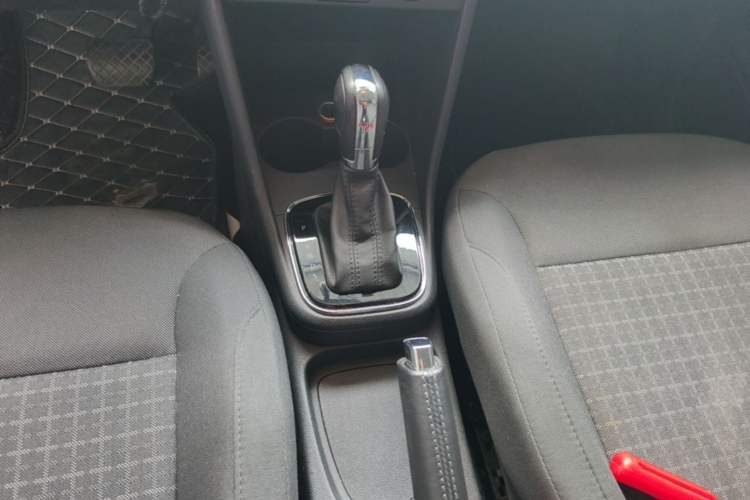 Used Volkswagen Polo 2016 1.6L Automatic Comfort Model Gear Lever