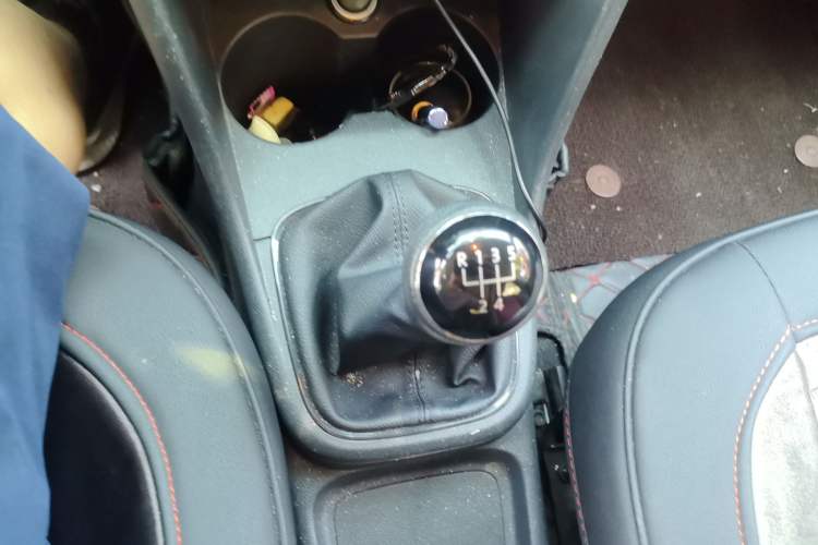 Used Volkswagen Polo 2016 1.4L Manual Fashion Model Gear Lever