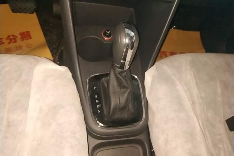 Used Volkswagen Polo 2016 1.6L Automatic Comfort Model Gear Lever