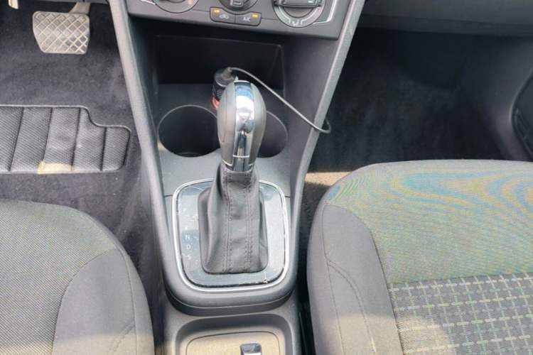 Used Volkswagen Polo 2016 1.6L Automatic Comfort Model Gear Lever