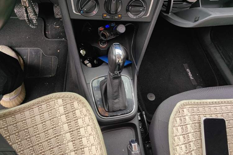 Used Volkswagen Polo 2016 1.6L Automatic Comfort Model Gear Lever