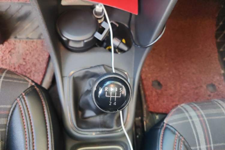 Used Volkswagen Polo 2016 1.4L Manual Fashion Model Gear Lever
