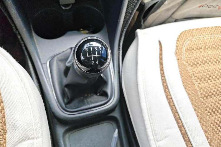 Used Volkswagen Polo 2016 1.4L Manual Fashion Model Gear Lever