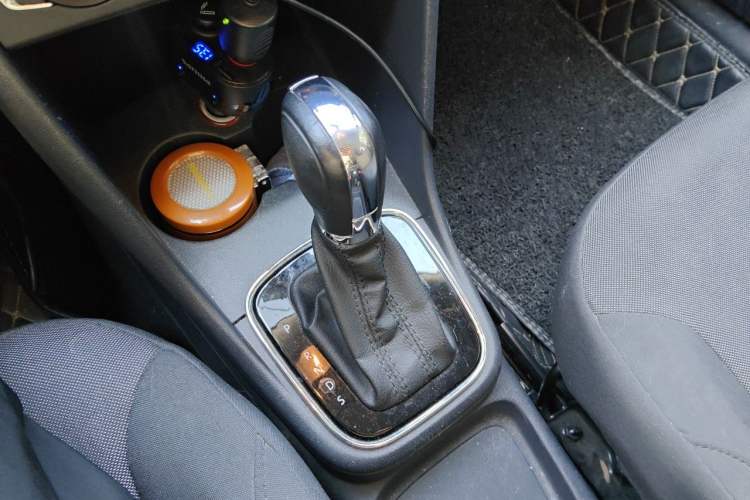 Used Volkswagen Polo 2016 1.6L Automatic Comfort Model Gear Lever
