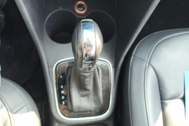 Used Volkswagen Polo 2016 1.6L Automatic Luxury Model Gear Lever