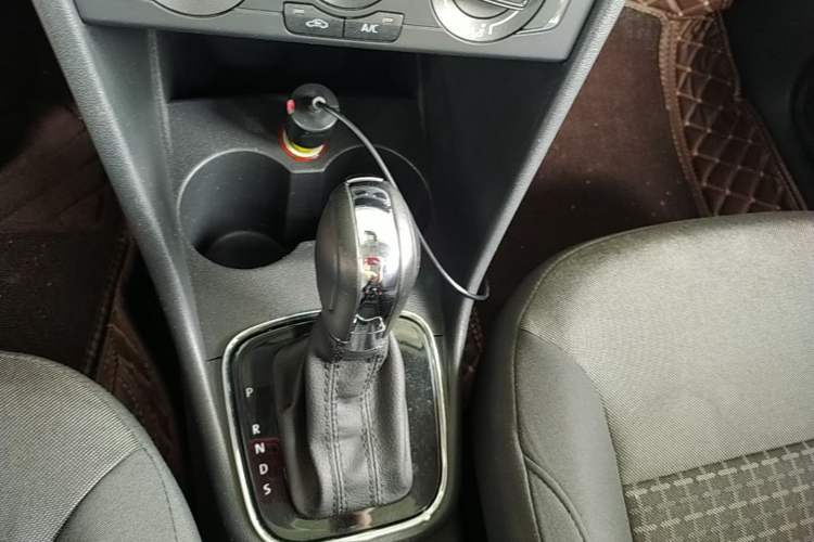 Used Volkswagen Polo 2016 1.6L Automatic Comfort Model Gear Lever