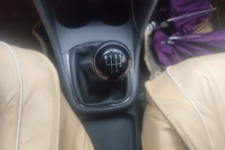 Used Volkswagen Polo 2016 1.4L Manual Fashion Model Gear Lever