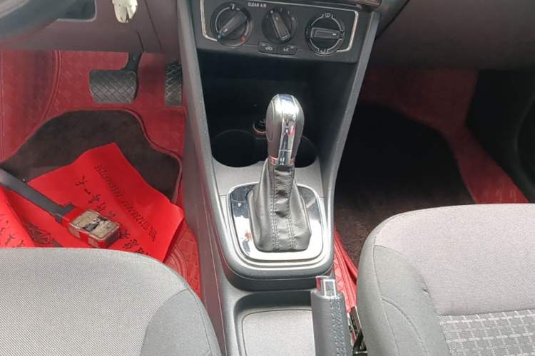 Used Volkswagen Polo 2016 1.6L Automatic Comfort Model Gear Lever