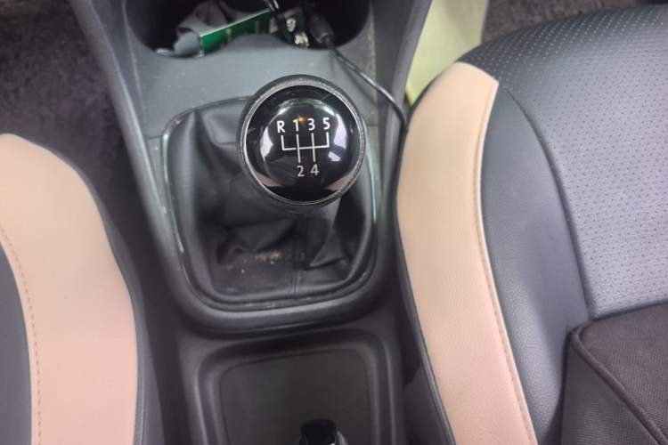 Used Volkswagen Polo 2016 1.4L Manual Fashion Model Gear Lever