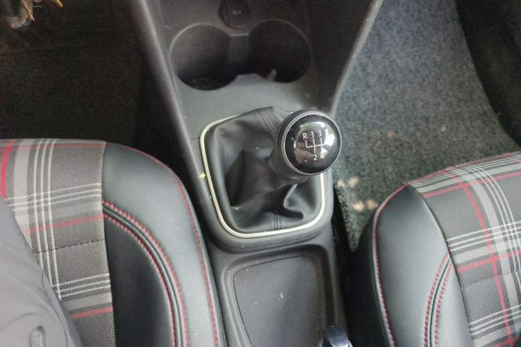 Used Volkswagen Polo 2016 1.4L Manual Fashion Model Gear Lever