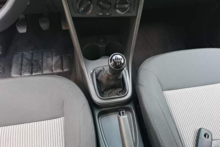 Used Volkswagen Polo 2016 1.4L Manual Fashion Model Gear Lever