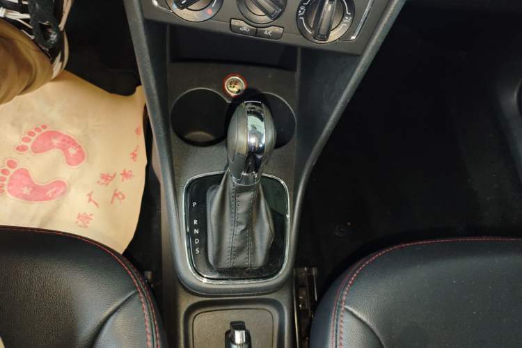 Used Volkswagen Polo 2016 1.6L Automatic Comfort Model Gear Lever