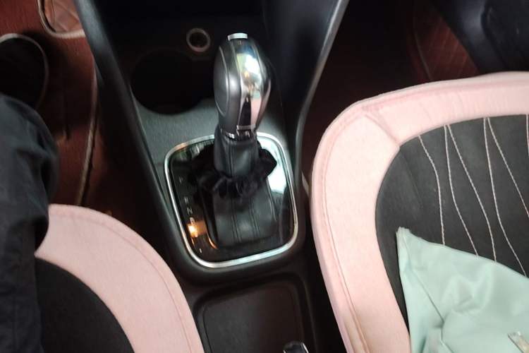 Used Volkswagen Polo 2016 1.6L Automatic Comfort Model Gear Lever