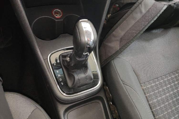 Used Volkswagen Polo 2016 1.6L Automatic Comfort Model Gear Lever