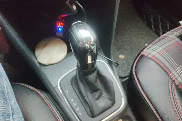 Used Volkswagen Polo 2016 1.4L Automatic Trendy Model Gear Lever