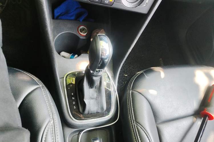 Used Volkswagen Polo 2016 1.6L Automatic Comfort Model Gear Lever