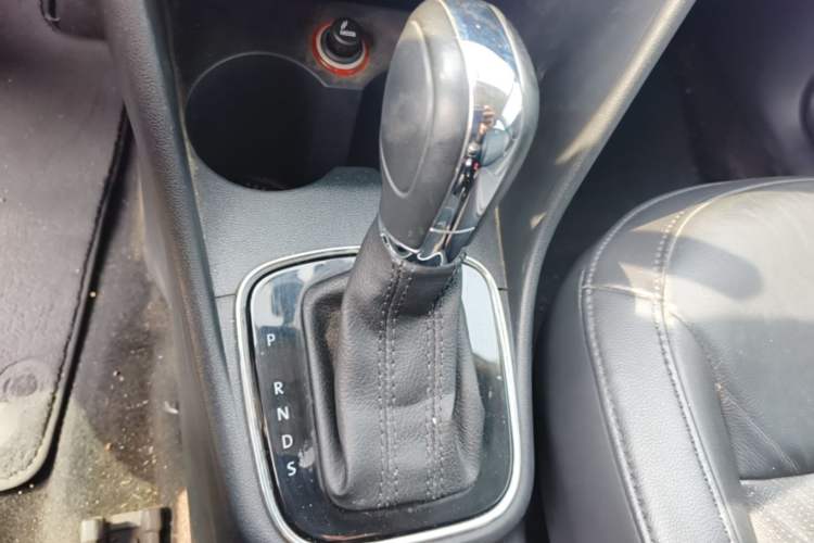 Used Volkswagen Polo 2016 1.6L Automatic Luxury Model Gear Lever
