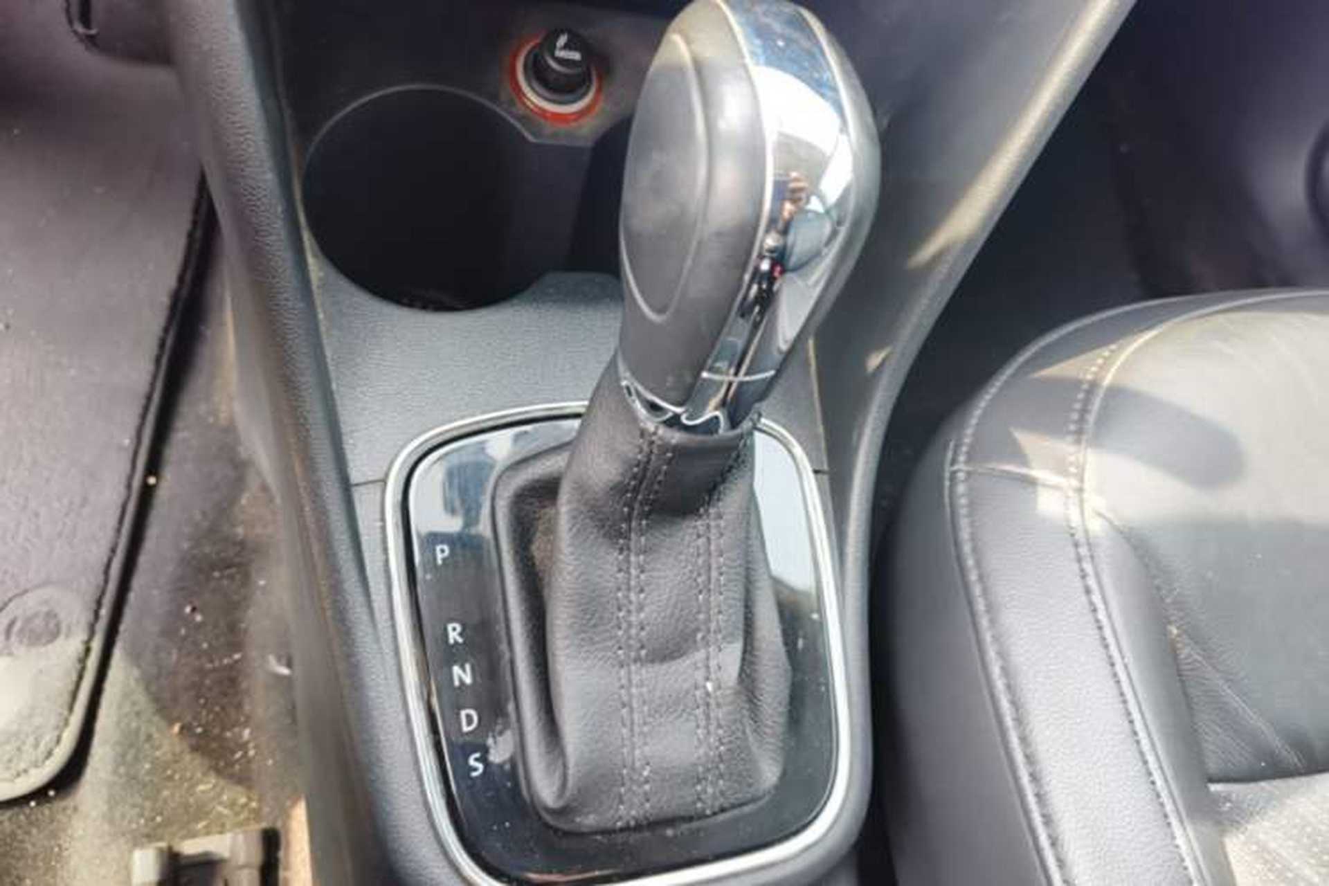 Used Volkswagen Polo 2016 1.6L Automatic Luxury Model Gear Lever