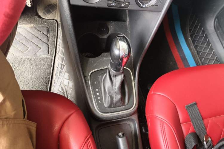 Used Volkswagen Polo 2016 1.4L Automatic Trendy Model Gear Lever