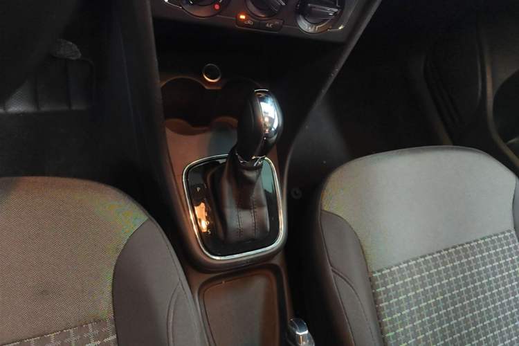 Used Volkswagen Polo 2016 1.6L Automatic Comfort Model Gear Lever
