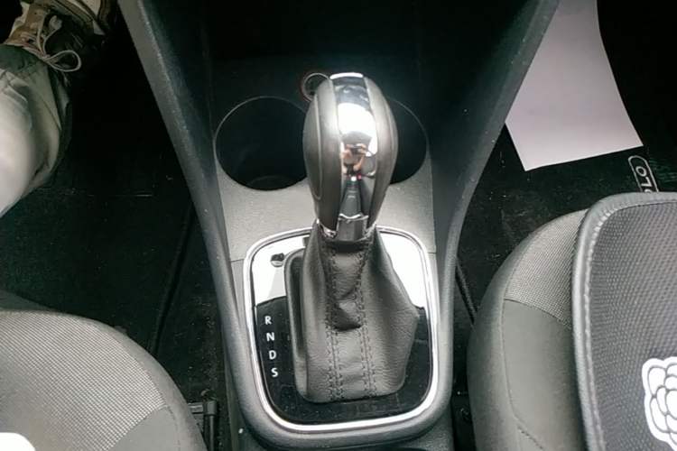 Used Volkswagen Polo 2016 1.6L Automatic Comfort Model Gear Lever