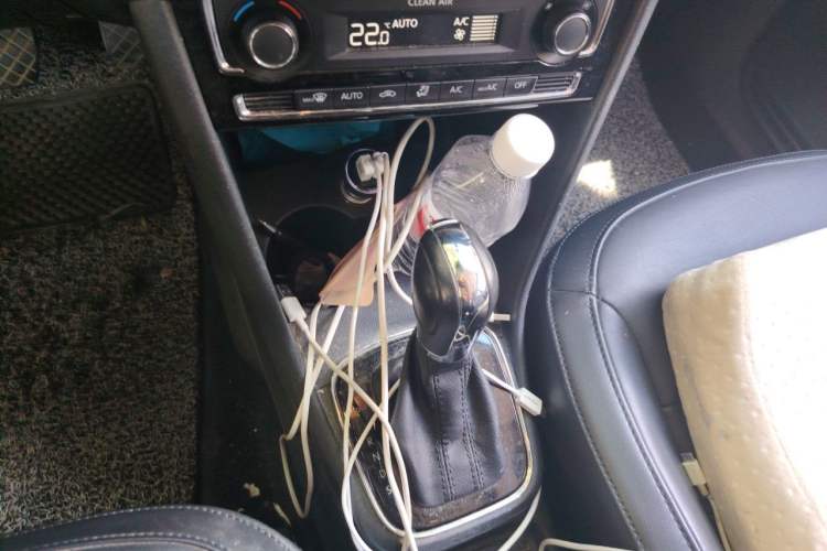 Used Volkswagen Polo 2016 1.6L Automatic Luxury Model Gear Lever