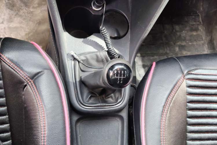 Used Volkswagen Polo 2016 1.4L Manual Fashion Model Gear Lever