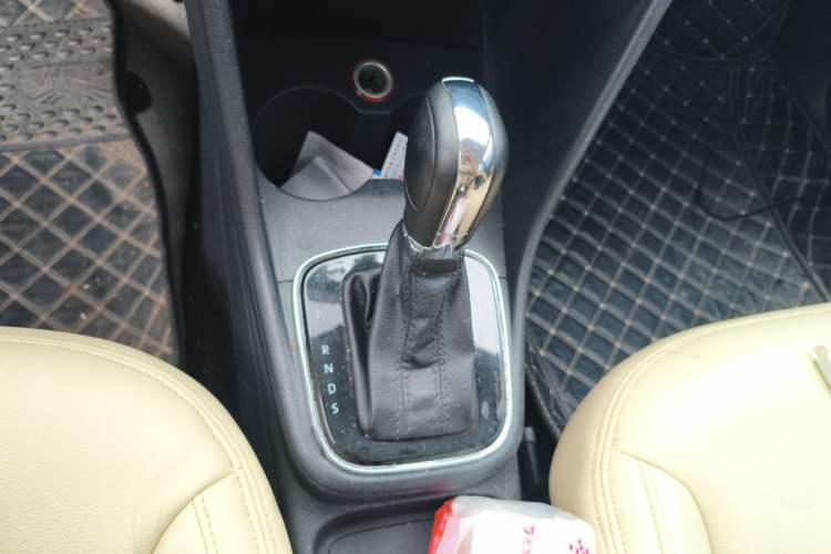 Used Volkswagen Polo 2016 1.6L Automatic Comfort Model Gear Lever