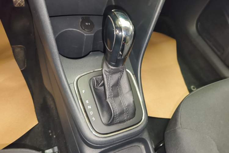 Used Volkswagen Polo 2016 1.4L Automatic Trendy Model Gear Lever