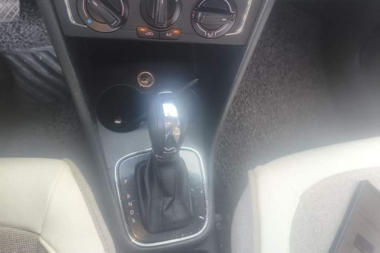 Used Volkswagen Polo 2016 1.6L Automatic Comfort Model Gear Lever