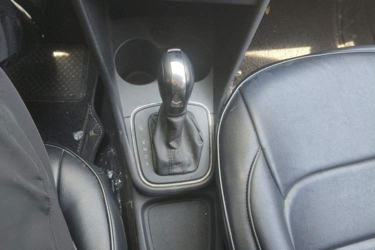 Used Volkswagen Polo 2016 1.4L Automatic Trendy Model Gear Lever