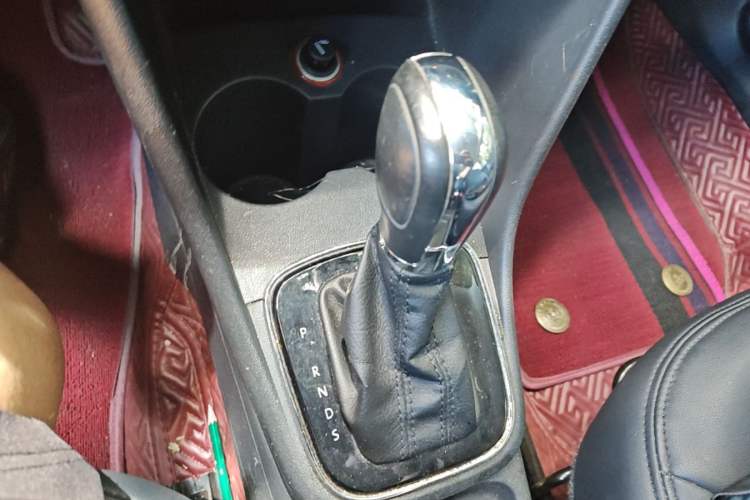 Used Volkswagen Polo 2016 1.6L Automatic Comfort Model Gear Lever