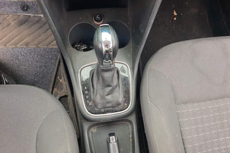 Used Volkswagen Polo 2016 1.6L Automatic Comfort Model Gear Lever