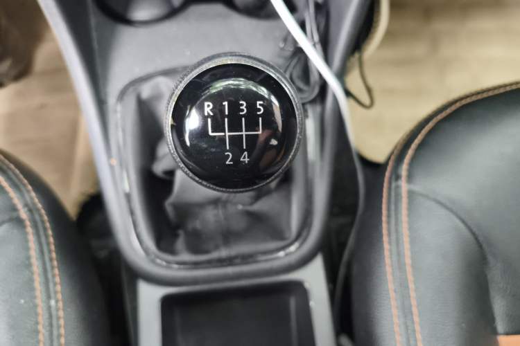 Used Volkswagen Polo 2016 1.4L Manual Fashion Model Gear Lever