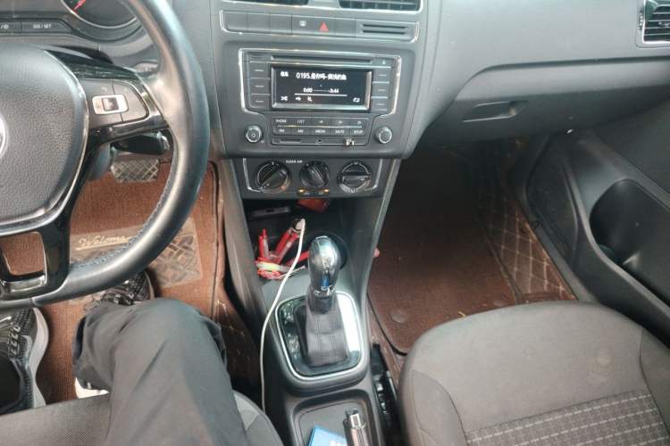 Used Volkswagen Polo 2016 1.6L Automatic Comfort Model Gear Lever