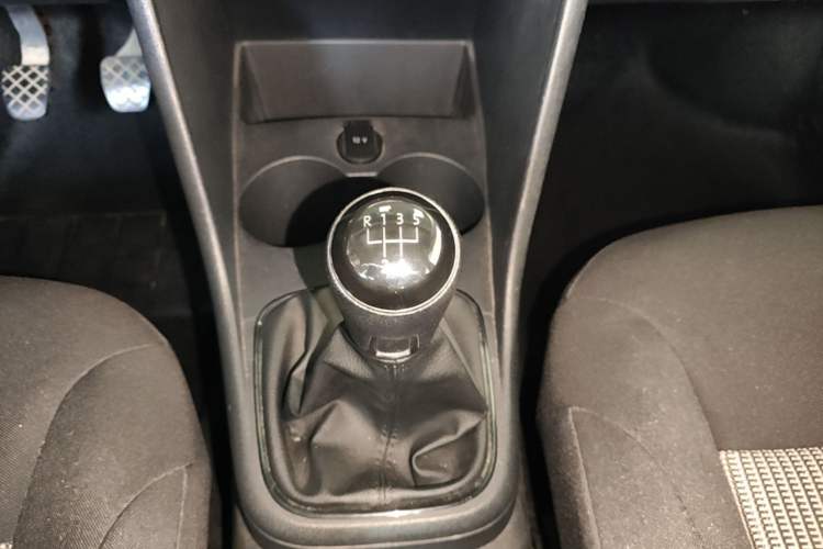 Used Volkswagen Polo 2016 1.4L Manual Fashion Model Gear Lever