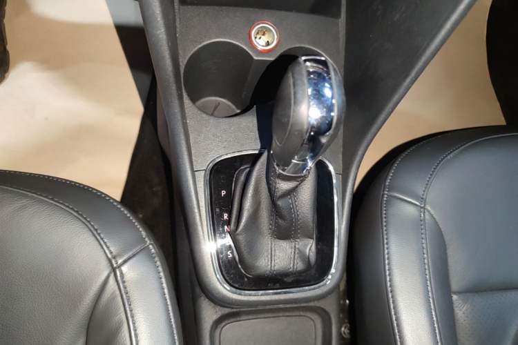 Used Volkswagen Polo 2016 1.6L Automatic Luxury Model Gear Lever