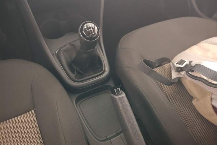 Used Volkswagen Polo 2016 1.4L Manual Fashion Model Gear Lever