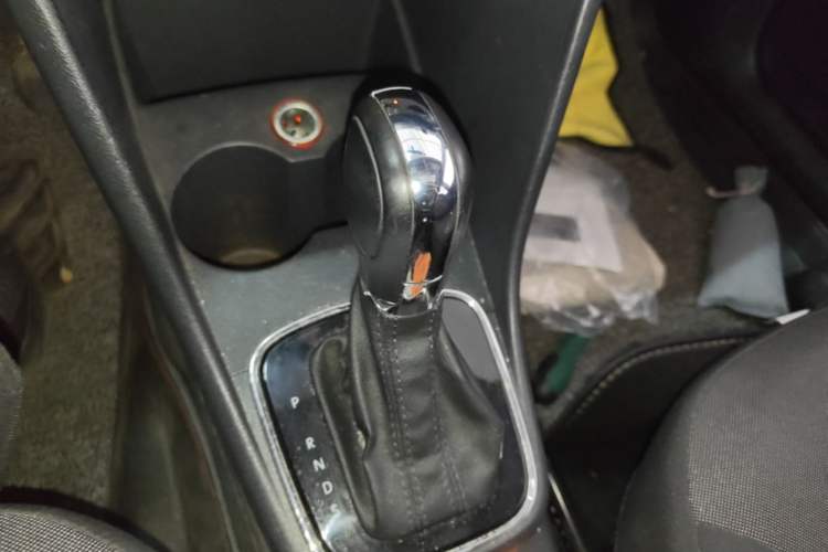Used Volkswagen Polo 2016 1.6L Automatic Comfort Model Gear Lever