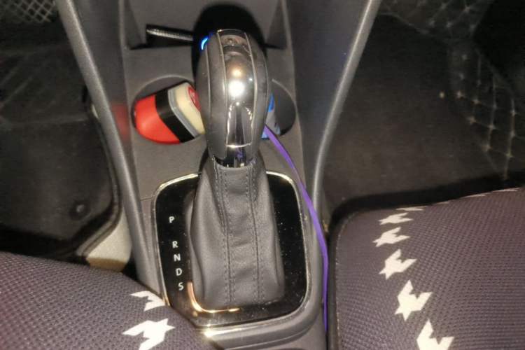Used Volkswagen Polo 2016 1.6L Automatic Comfort Model Gear Lever