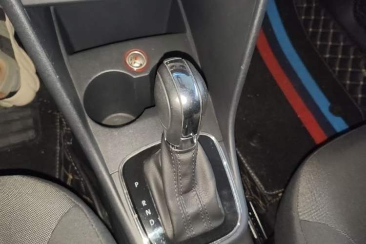 Used Volkswagen Polo 2016 1.6L Automatic Comfort Model Gear Lever