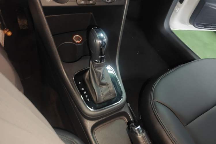 Used Volkswagen Polo 2016 1.6L Automatic Comfort Model Gear Lever